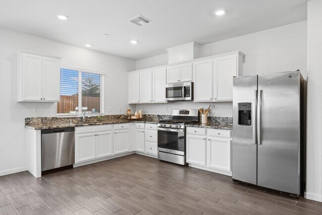 Foto del edificio - Gorgeous 4 Bedroom in Fiddyment Ranch