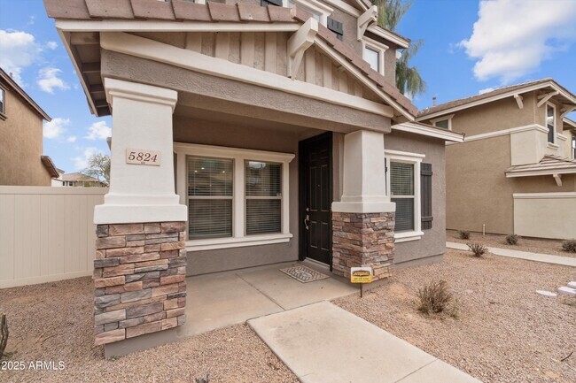 Foto del edificio - 5824 E Hoover Ave
