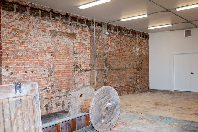 Building Photo - 1044 Central Ave