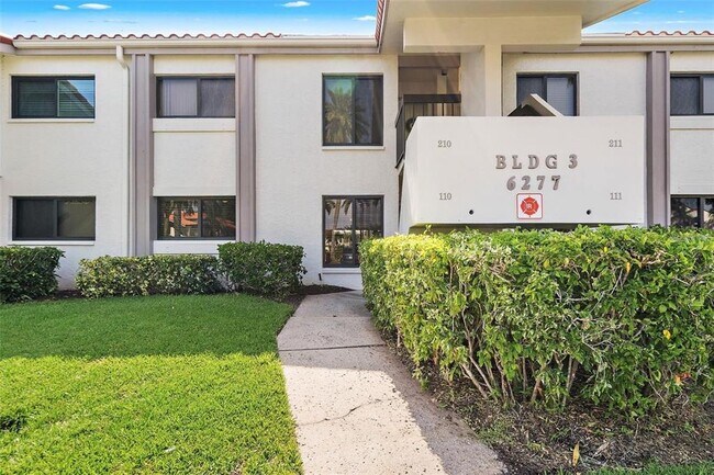 Foto del edificio - 6277 Bahia Del Mar Blvd S