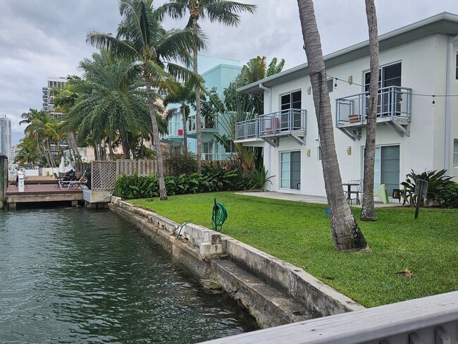 Foto del edificio - 6905 Bay Dr