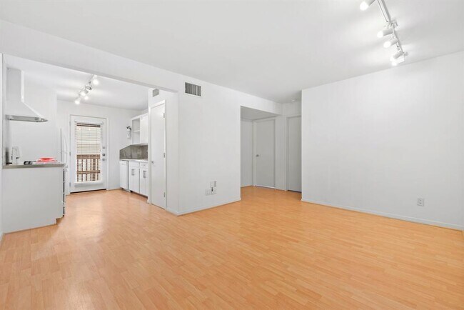 Foto del edificio - 217 E 12th St