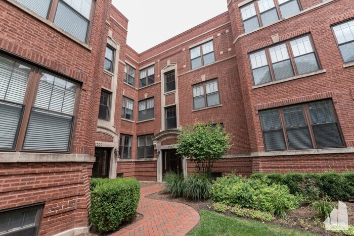 Primary Photo - Beautiful 1 Bedroom Condo in Lincoln Park!