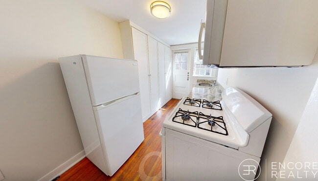 Building Photo - 38 Gibson St