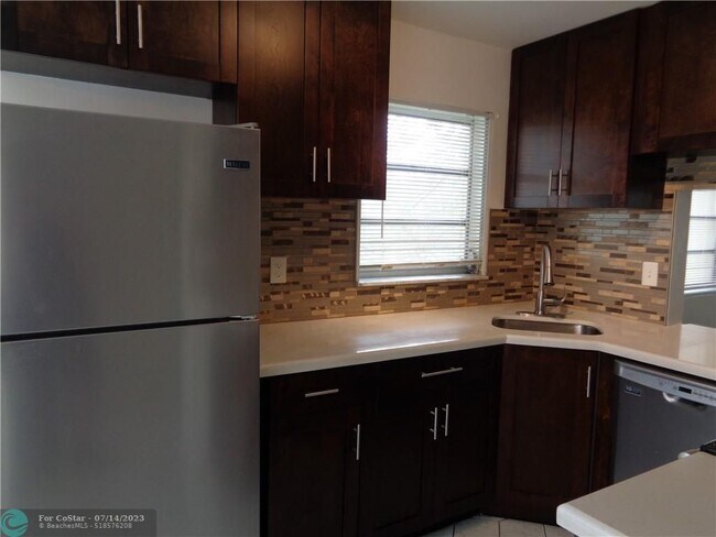 Foto del edificio - 5890 NW 64th Ave