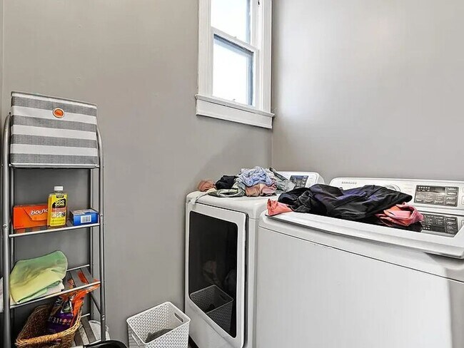 Foto del edificio - 2906 NE Tyler St