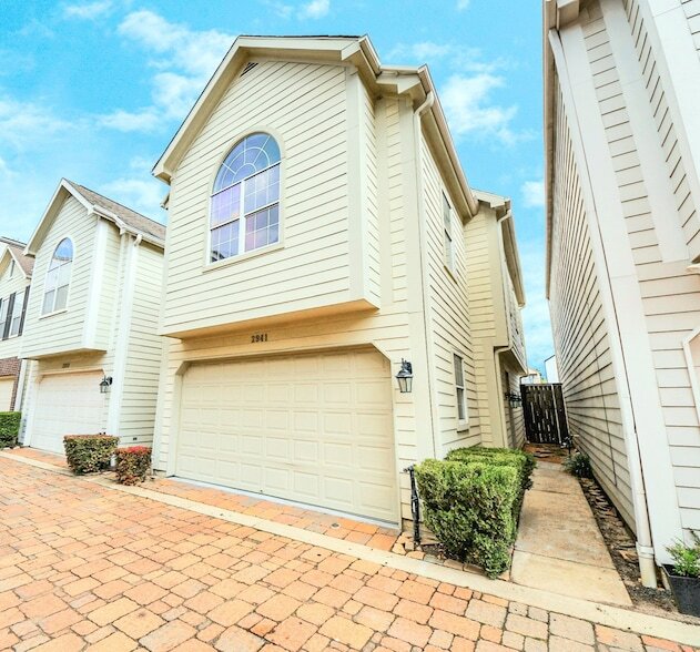 Foto principal - 2941 Clinton Dr