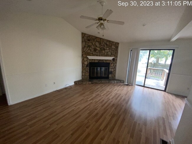 Building Photo - 912 Drew Ct