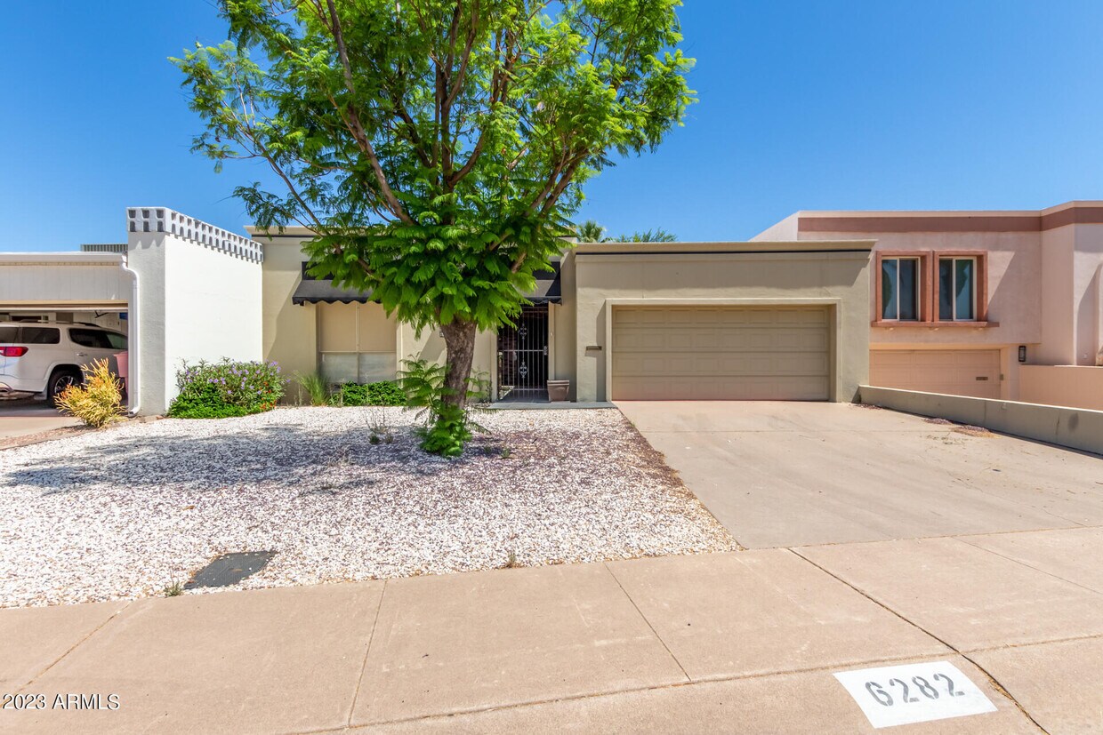 Foto principal - 6282 E Pinchot Ave