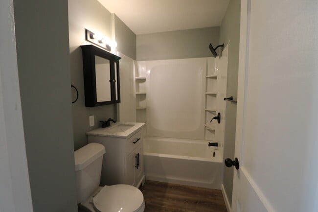 Building Photo - 511 W Pine St