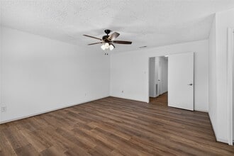 Building Photo - 1334 Country Pl Dr