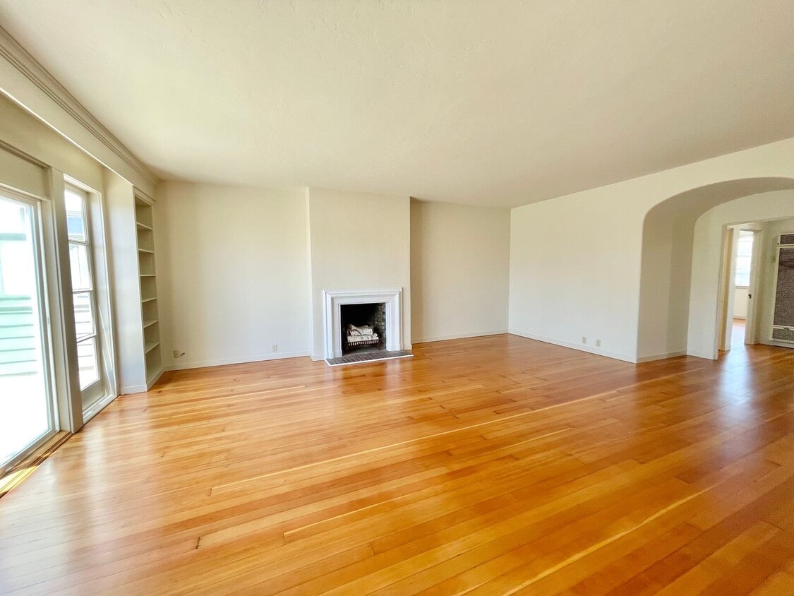 Primary Photo - Bright and Airy 2 Bedroom Penthouse in the...