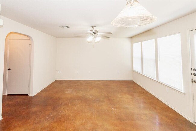 Foto del edificio - 2406 Magin Meadow Dr