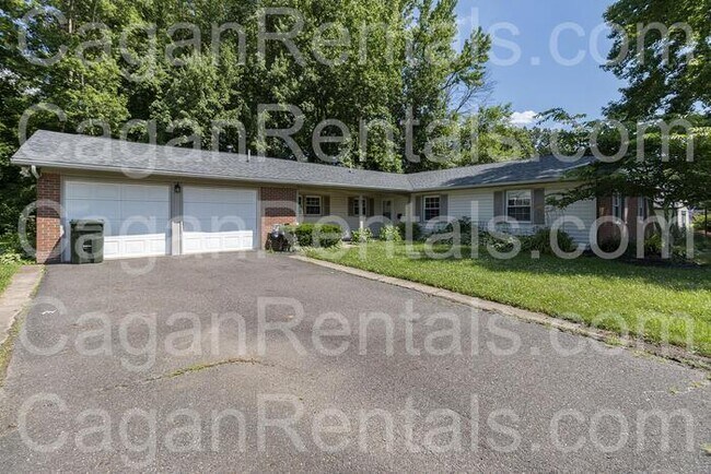 Building Photo - 27 Crestview Dr