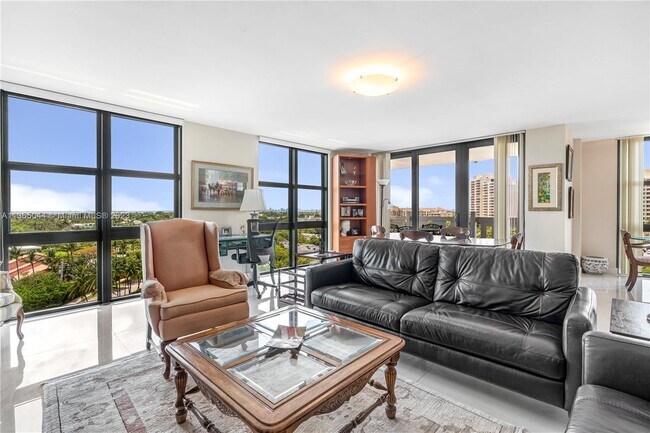 Foto del edificio - 1121 Crandon Blvd