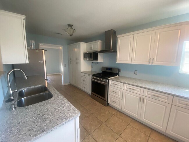 Foto del edificio - Spacious 3Bed/2Ba, Conveniently Located & ...