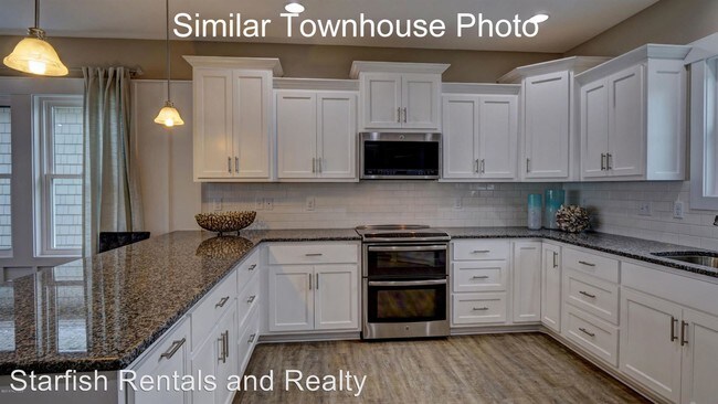Building Photo - 3 br, 2.5 bath House - 955B Tower Court