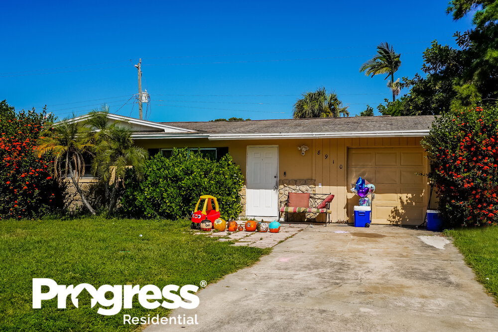 Primary Photo - 8910 Cypress Lake Dr