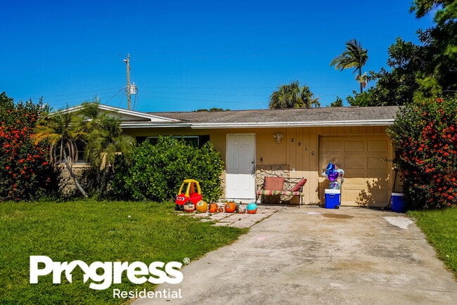 Building Photo - 8910 Cypress Lake Dr