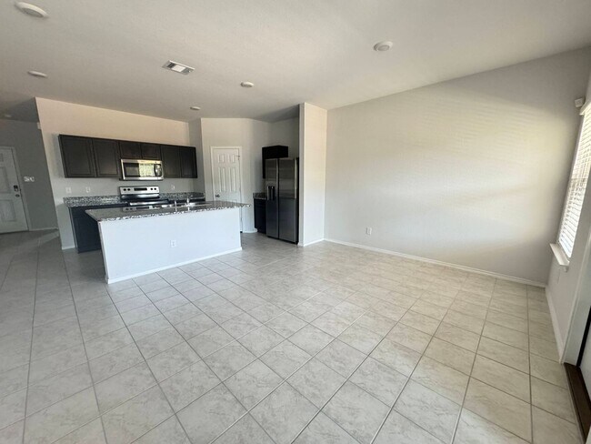Building Photo - 360 Virtual Tour Available