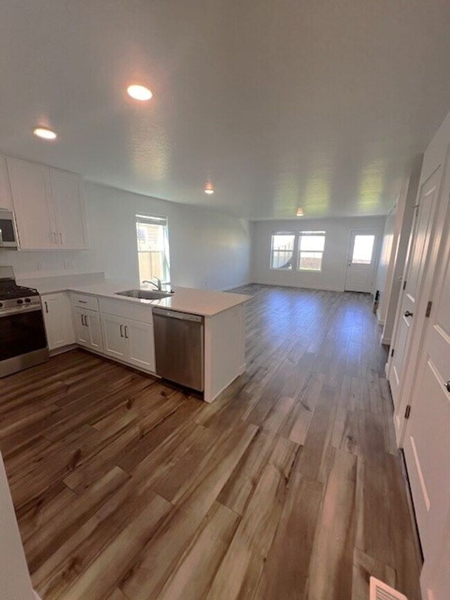 Foto del edificio - New 4 bed 2.5 bath home in Caldwell, just ...