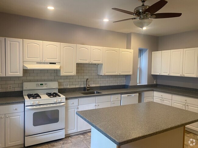 Building Photo - 11 Edison Grn