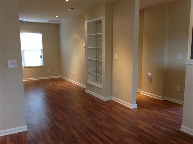 Building Photo - 110 Tadworth Court