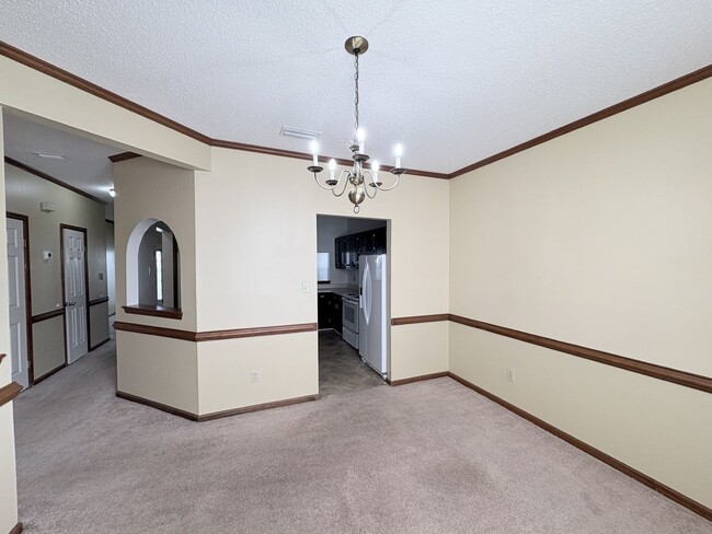 Building Photo - End unit 3 Bedrooms