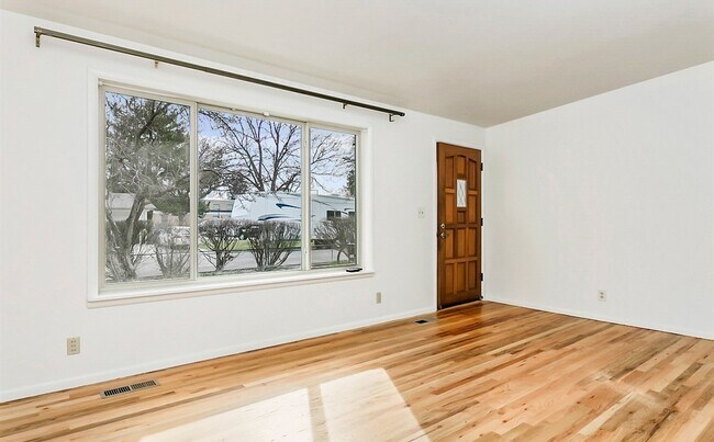 Foto del edificio - Beautiful 4 bedroom, 2 bath home in Southe...