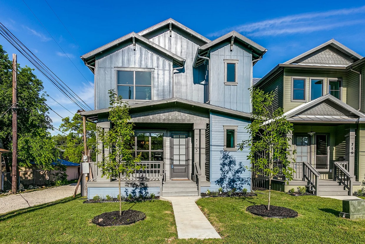 Primary Photo - **MOVE - IN SPECIAL** MUST SEE! CHARMING 2...