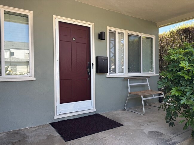 Front Porch - 4301 Jasmine Ave