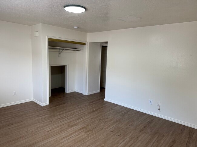 Foto del edificio - 1392 N 260 W