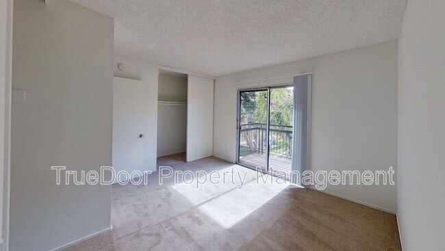 Building Photo - 535 N Tustin Ave