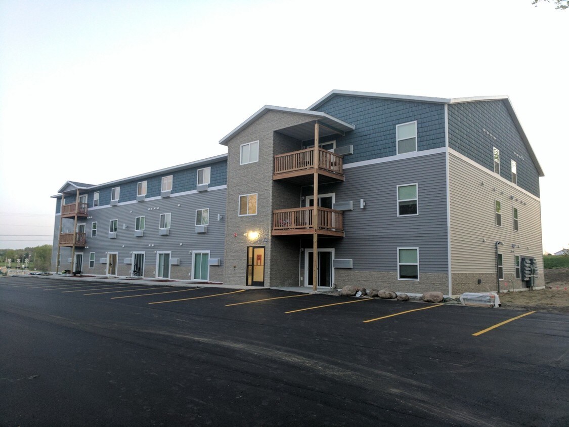 401 S Tower Rd Unit 305, Fergus Falls, MN 56537 Room for Rent in