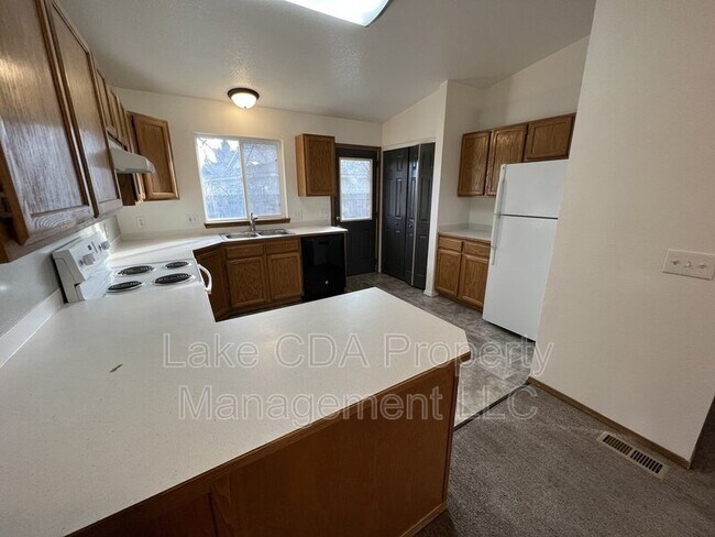 Building Photo - 202 Lava Ln