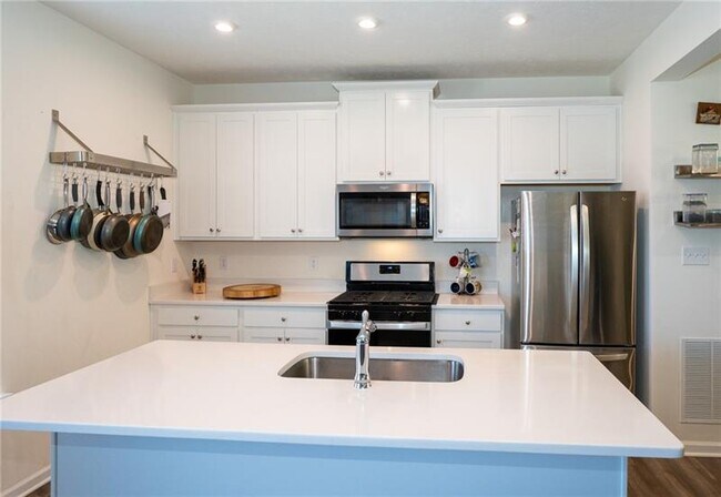Building Photo - 108 Sweetwater Dr