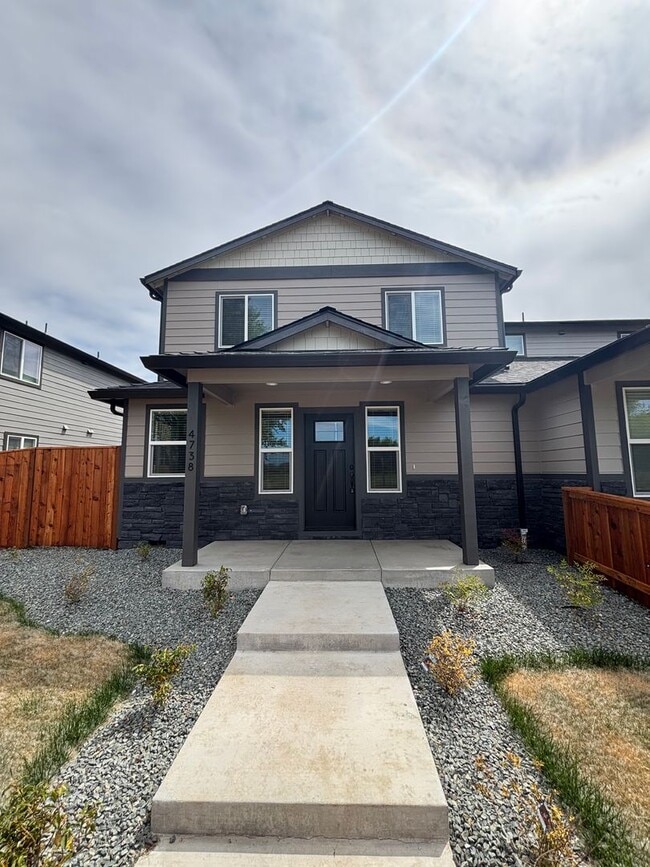 Building Photo - 6920-2t - 4738-4740 Gebhard