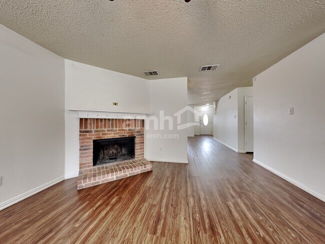 Building Photo - 5205 Bedfordshire Drive