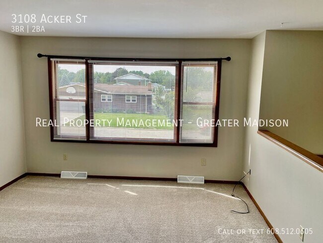Building Photo - Cross Plains duplex with attached garage, ...