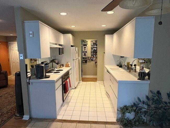 Foto del edificio - 446 Sierra Vista Ln