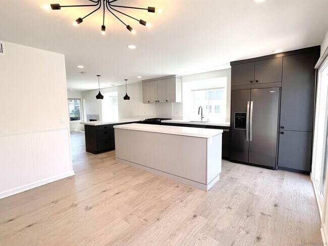 Building Photo - 6982 Carnation Dr