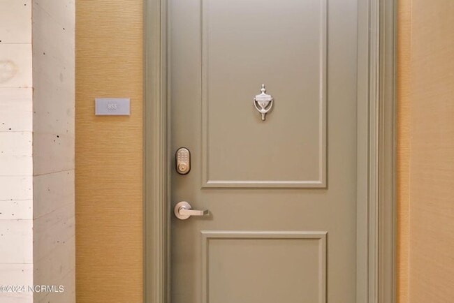 Building Photo - Welcome to your dream condo in the heart o...