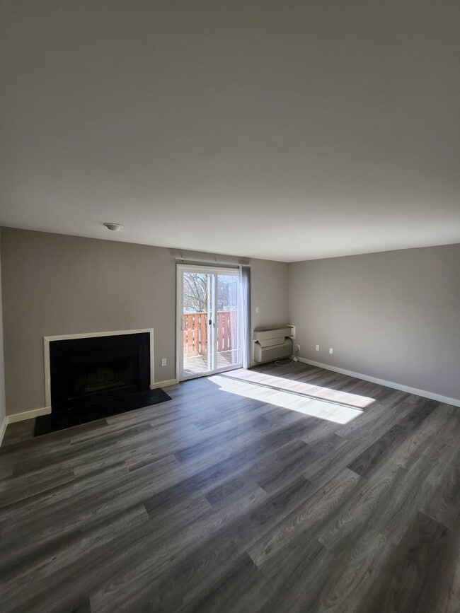 Foto del edificio - 2902 Ravens Crest Dr
