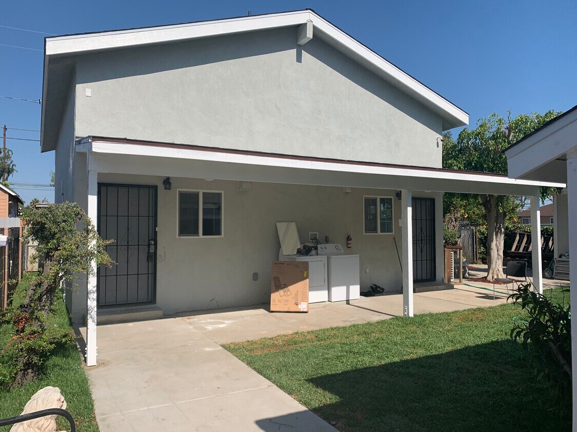 Unit B is on the right - 612 S Paula Dr