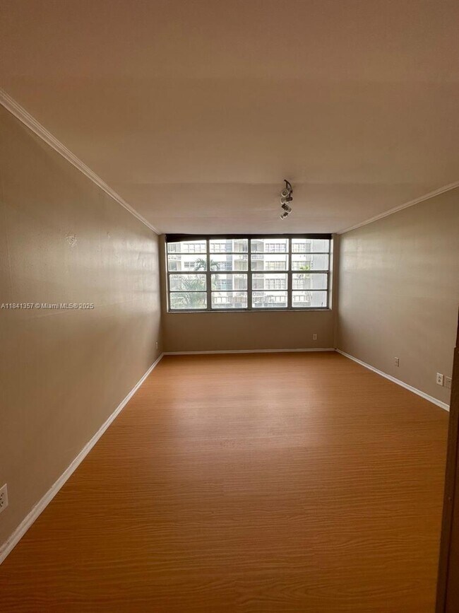 Foto del edificio - 16710 NE 9th Ave