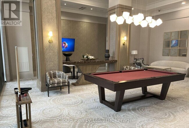 Photo du bâtiment - 30 Elm Dr W