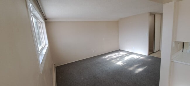 Building Photo - 4507-144 44 Ave