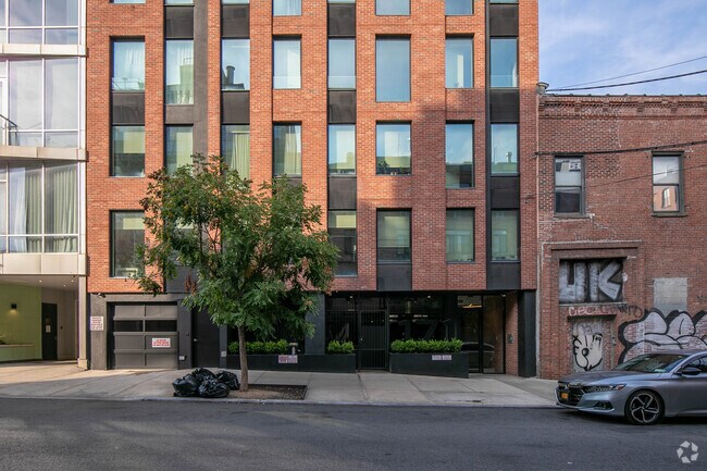 Building Photo - 169 N 10th St
