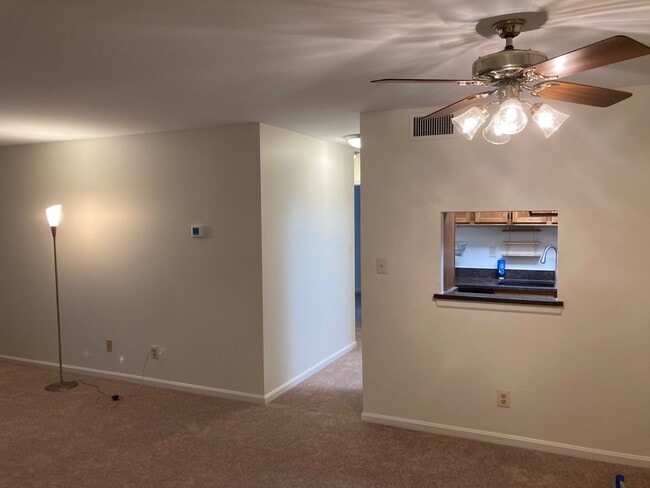 Foto del edificio - 5926 Cove Landing Rd