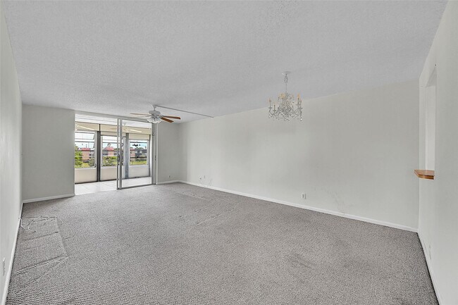 Building Photo - 7210 Lake Cir Dr